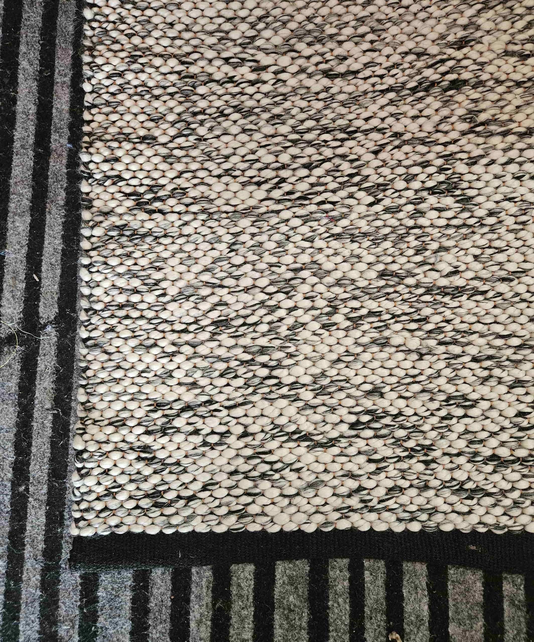 Article 05 - Tie Tie Wool Rug